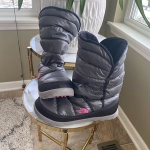 Grey Women’s North Face Snow Boots